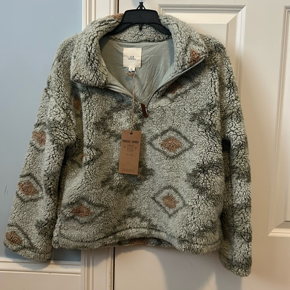 Fuzzy thread and supply quarter zip